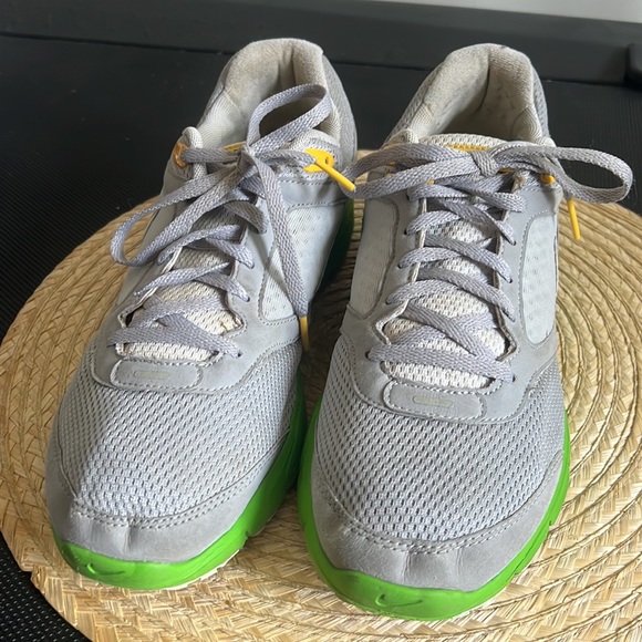 Nike Livestrong Old School Sneakers Size 9.5 - Picture 5 of 9